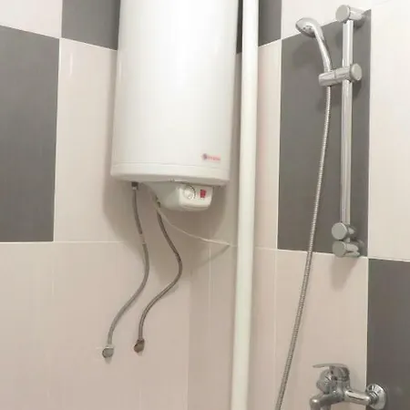 Two Bedroom Downtown Ivanovi בית אירוח וארנה