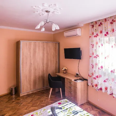 Two Bedroom Downtown Ivanovi Várna