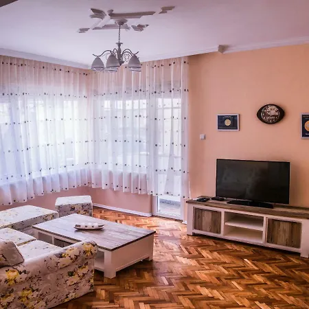 Habitación en casa particular Two Bedroom Downtown Ivanovi *