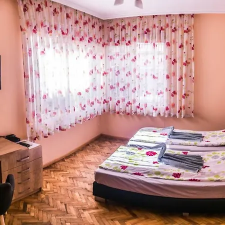Two Bedroom Downtown Ivanovi Homestay szállás Várna