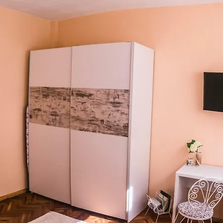 בית אירוח Two Bedroom Downtown Ivanovi וארנה