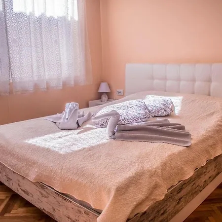 Two Bedroom Downtown Ivanovi منزل للإقامة فارنا